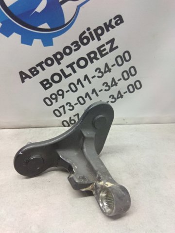 Петля передніх дверей, правих A1667200237 MERCEDES