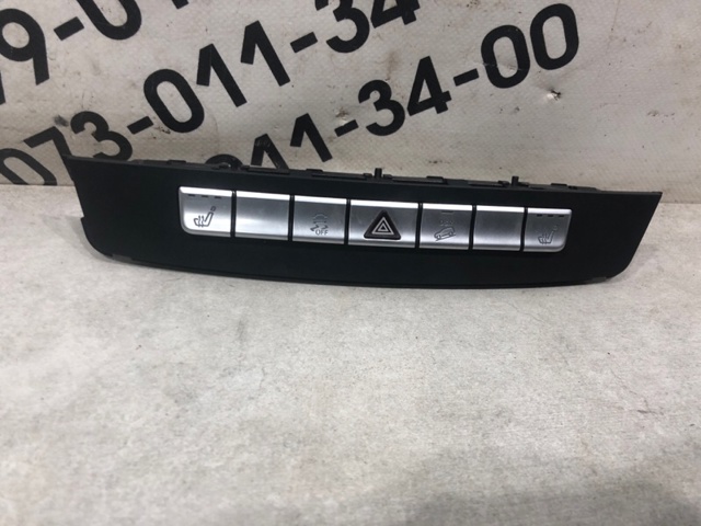 Блок кнопок центральної консолі A1668705410 MERCEDES