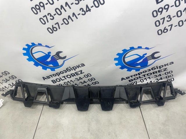 Кронштейн бампера заднього, центральний A1668850165 MERCEDES