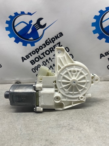 Двигун склопідіймача двері передньої, лівої A1669060201 MERCEDES