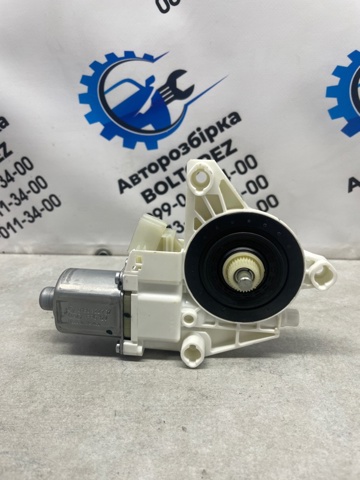 Моторчик склопідйомника двері задніх, лівих A1669060501 MERCEDES