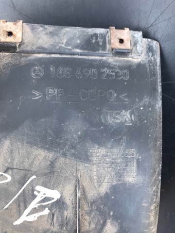 Підкрилок передній лівий A1686902530 MERCEDES