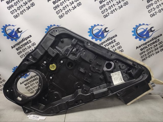 Склопідйомник задніх правих дверей A1767304400 MERCEDES