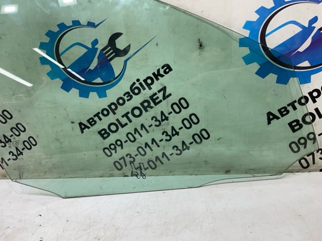Скло пасажирських дверей A2047251810 MERCEDES