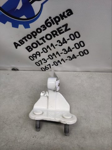 Дверний шарнір задній лівий A2047301037 MERCEDES