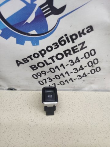 Кнопка підйомника переднього правого скла A2049058202 MERCEDES