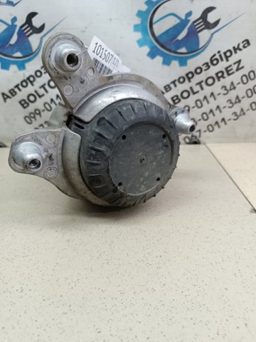 Подушка (опора) двигуна, ліва передня A2052400200 MERCEDES