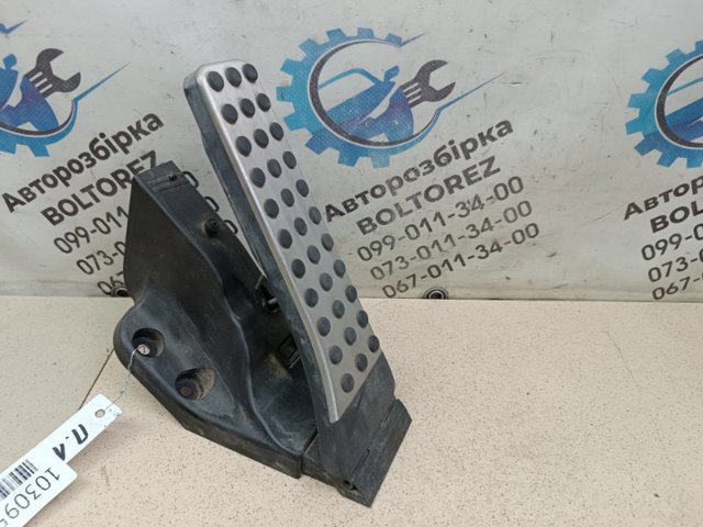 Підаль газу Mercedes E