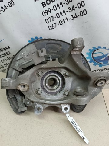 Кулак поворотний лівий A2053500141 MERCEDES