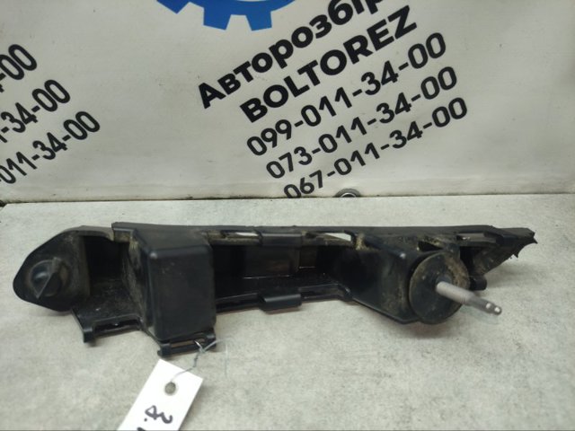 Кронштейн бампера заднього, правий A2058800603 MERCEDES