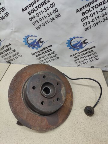 Цапфа поворотна права A2103509208 MERCEDES