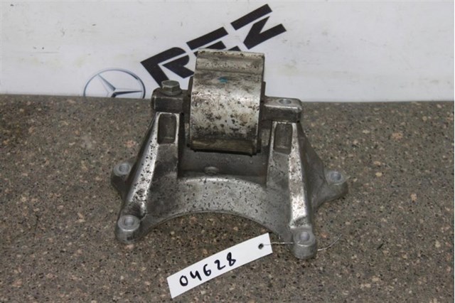 Кронштейн подушки коробки передач A2112420340 MERCEDES
