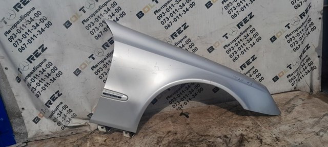 Переднє праве крило A2118800818 MERCEDES