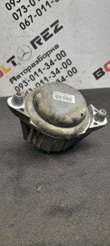 Права подушка мотора A2122404217 MERCEDES