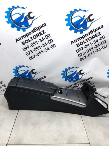 Підлокітник центральній консолі A21268020529H20 MERCEDES
