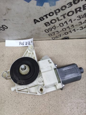 Двигун склопідіймача двері передньої, правої A2129066702 MERCEDES