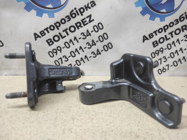 Завіса дверей задніх правих A2137302002 MERCEDES