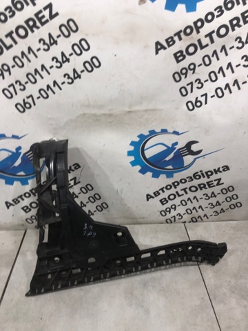Направляюча заднього бампера, права A2138850263 MERCEDES