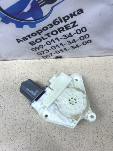 Двигун склопідіймача двері передньої, лівої A2139069901 MERCEDES