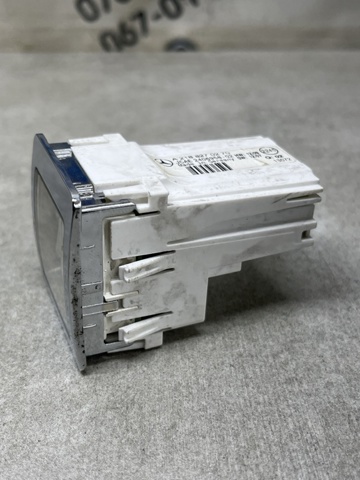 Годинники в салон, на панелі A2188270270 MERCEDES
