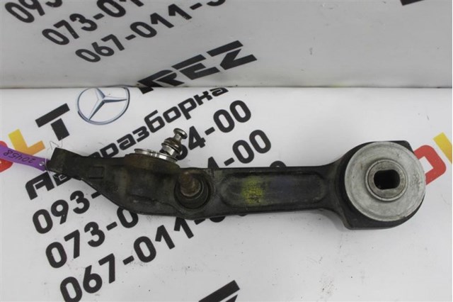 Правий важіль передній нижній підвіски A2203309007 MERCEDES