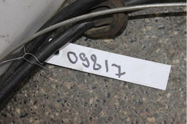 Трос ручника передній A2204200985 MERCEDES