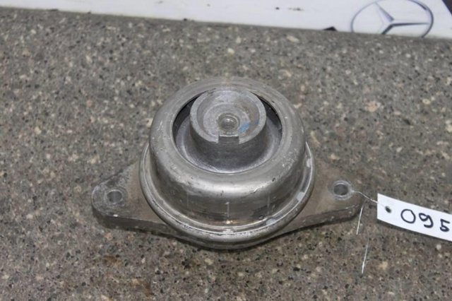 Права подушка мотора A2212401817 MERCEDES