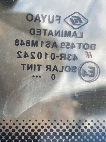 Переднє скло A2216709301 MERCEDES