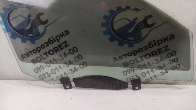 Скло пасажирських дверей A2217201418 MERCEDES