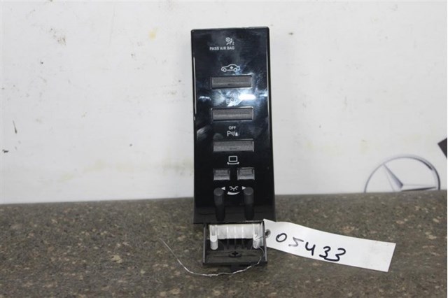 Блок кнопок центральної консолі A2218202910 MERCEDES