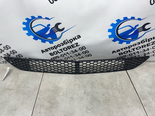 Решітка переднього бампера A2218850053 MERCEDES