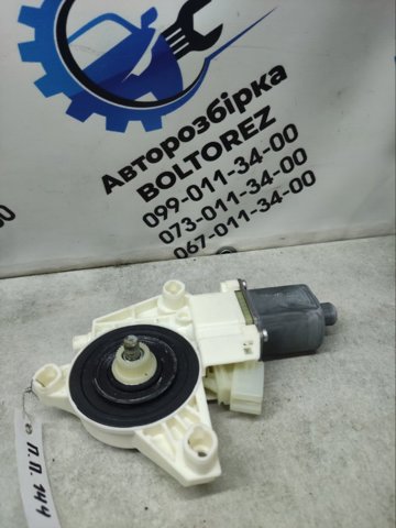 Мотор склопідйомника дверей передніх, правих A2469065200 MERCEDES
