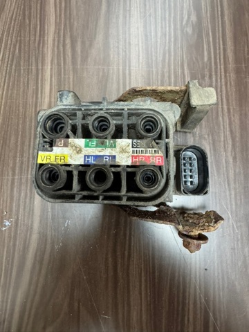 Блок шинних кранів A2513200058 MERCEDES