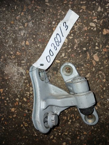 Петля водійських дверей A2517200137 MERCEDES