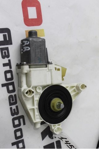 Двигун стеклопод'емника двері задньої, лівої A2518200942 MERCEDES