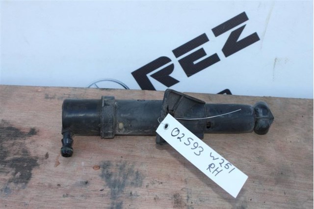 Форсунка омивача фари передньої, лівою A2518600547 MERCEDES