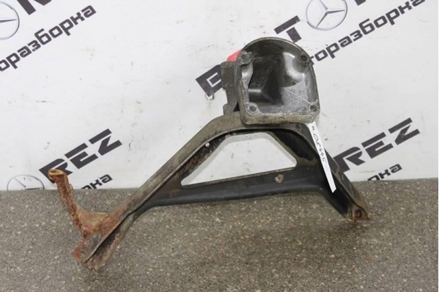 Кронштейн подушки (опори) двигуна, лівої A6112230704 MERCEDES