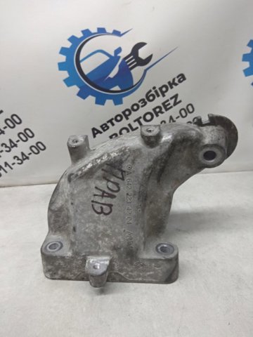 Кронштейн подушки (опори) двигуна, правої A6422234204 MERCEDES