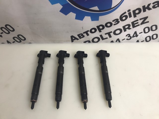 Форсунка дизельна в зборі, розпилювач + тримач A6510702887 MERCEDES
