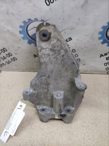 Кронштейн подушки (опори) двигуна, лівої A6512234204 MERCEDES