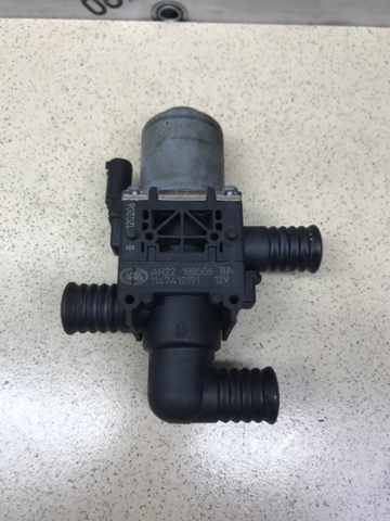 Кран обігрівача AH2218B506BA LAND ROVER