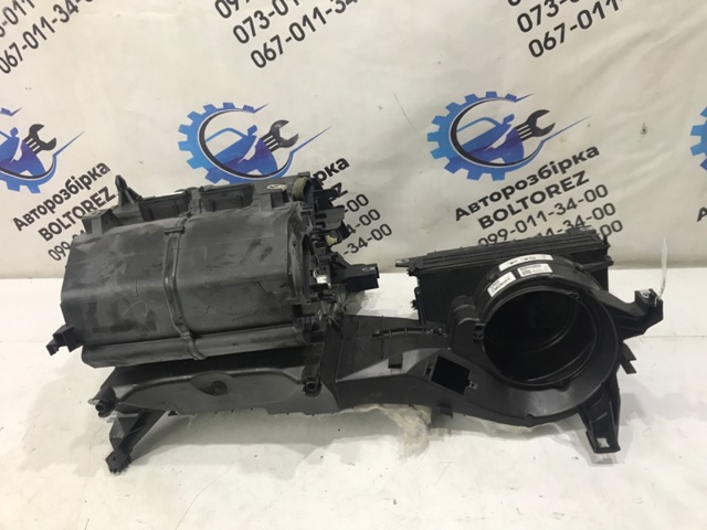 Корпус вентилятора пічки (опалювача салону), в зборі CH2218C424BE LAND ROVER