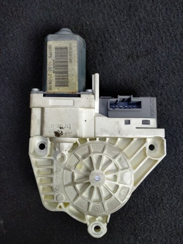 Мотор склопідйомника дверей передніх, правих CUR000140 LAND ROVER