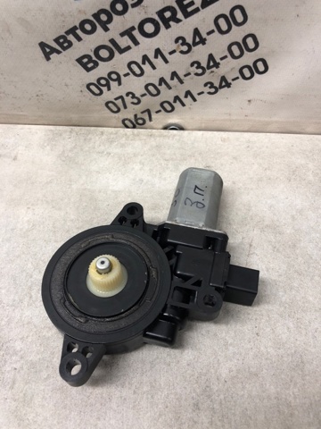 Мотор склопідйомника дверей передніх, правих D6515858XB MAZDA