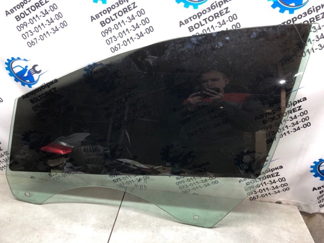 Скло передньої правої двері DS7Z5421410A FORD