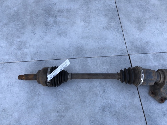 Піввісь передня, права FG0625500A MAZDA