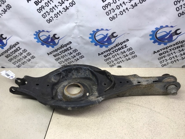 Балансир задній правий GHP928300 MAZDA