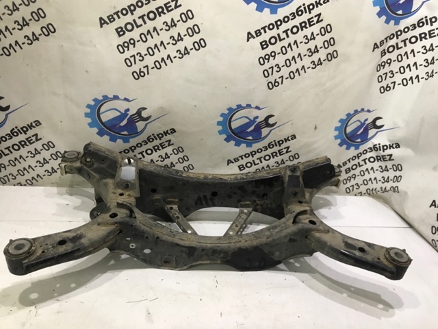 Балка задньої підвіски поперечна GHP92880XC MAZDA