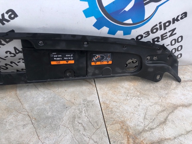 Накладка верхня передній панелі / супорта радіатора GHP950717D MAZDA