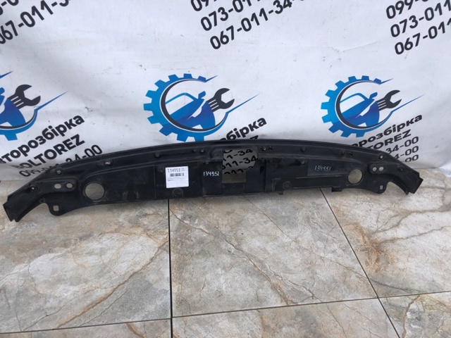 Накладка верхня передньої панелі/супорту радіатора GHP950717D MAZDA